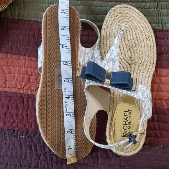 MICHAEL KORS* logo Leather Upper Thong Sandal Espadrille Rubber Bottom Size 6 - Picture 9 of 12